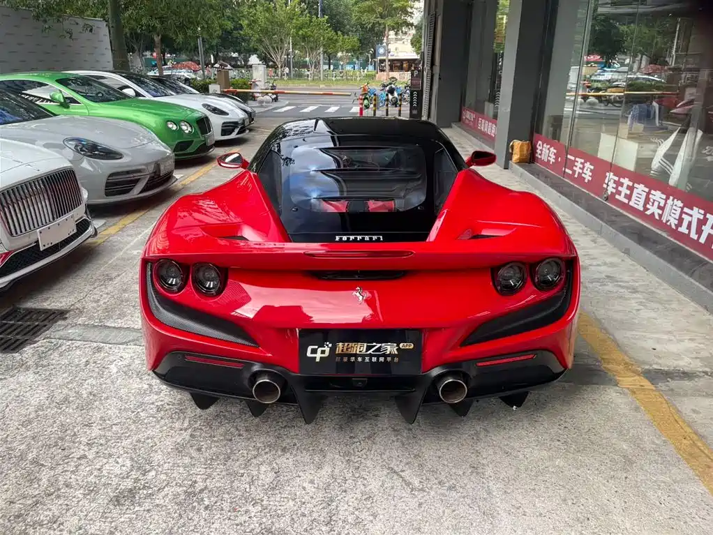 FERRARI F8