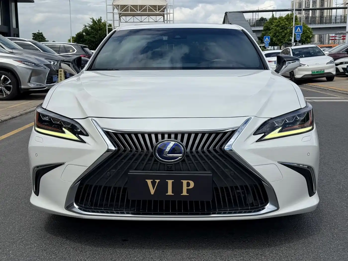 Фото 2 - Lexus ES