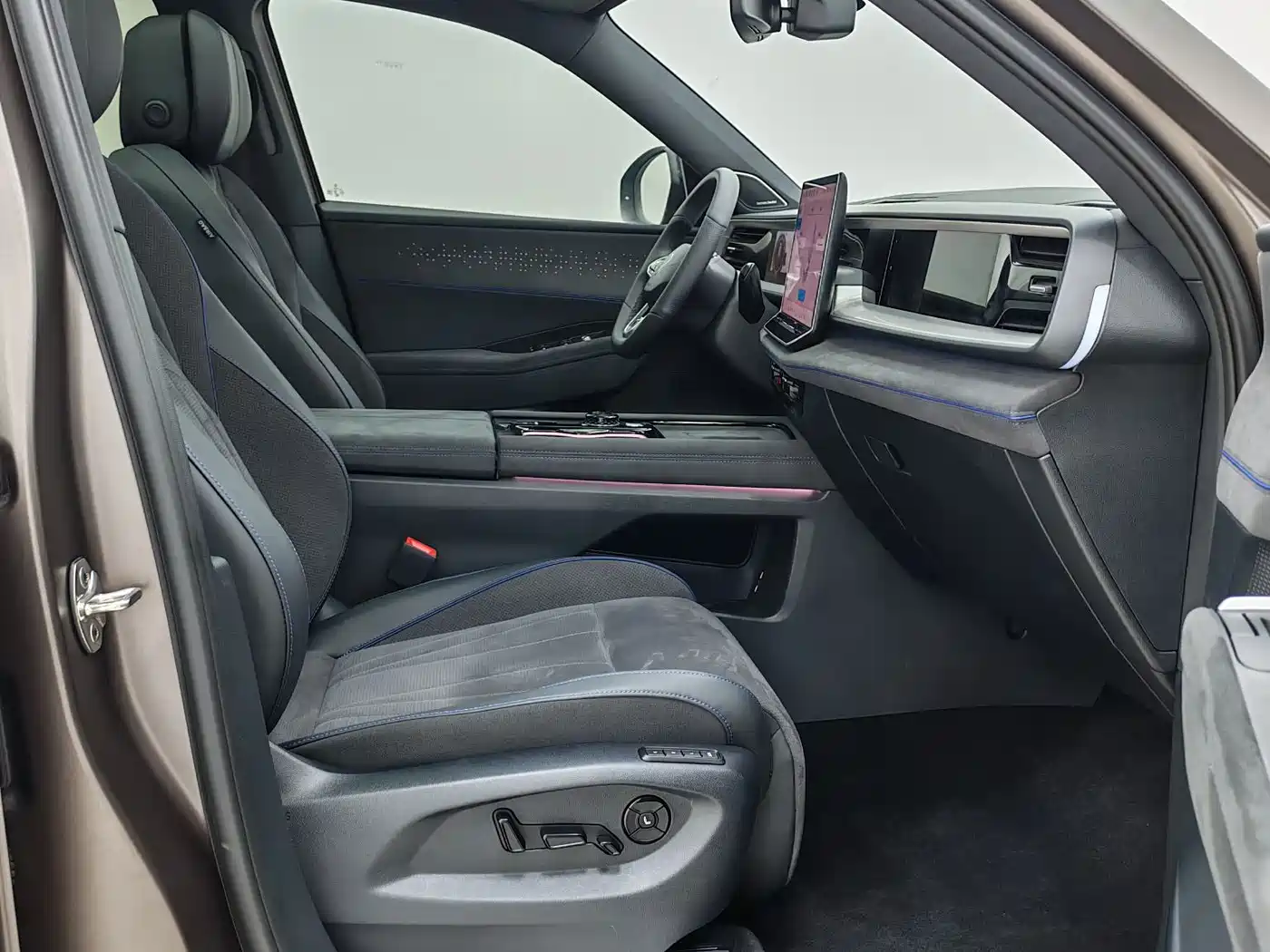 Volkswagen Teramont 2025 Teramont Pro 450TSI 4WD Summit Edition фото 8