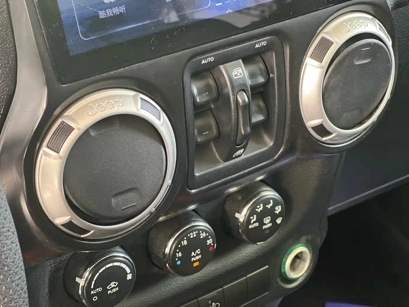 Фото 8 - Jeep Wrangler