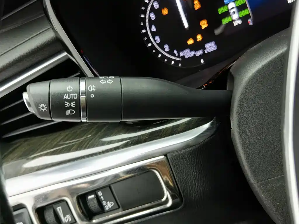 Фото 21 - Cadillac XT5
