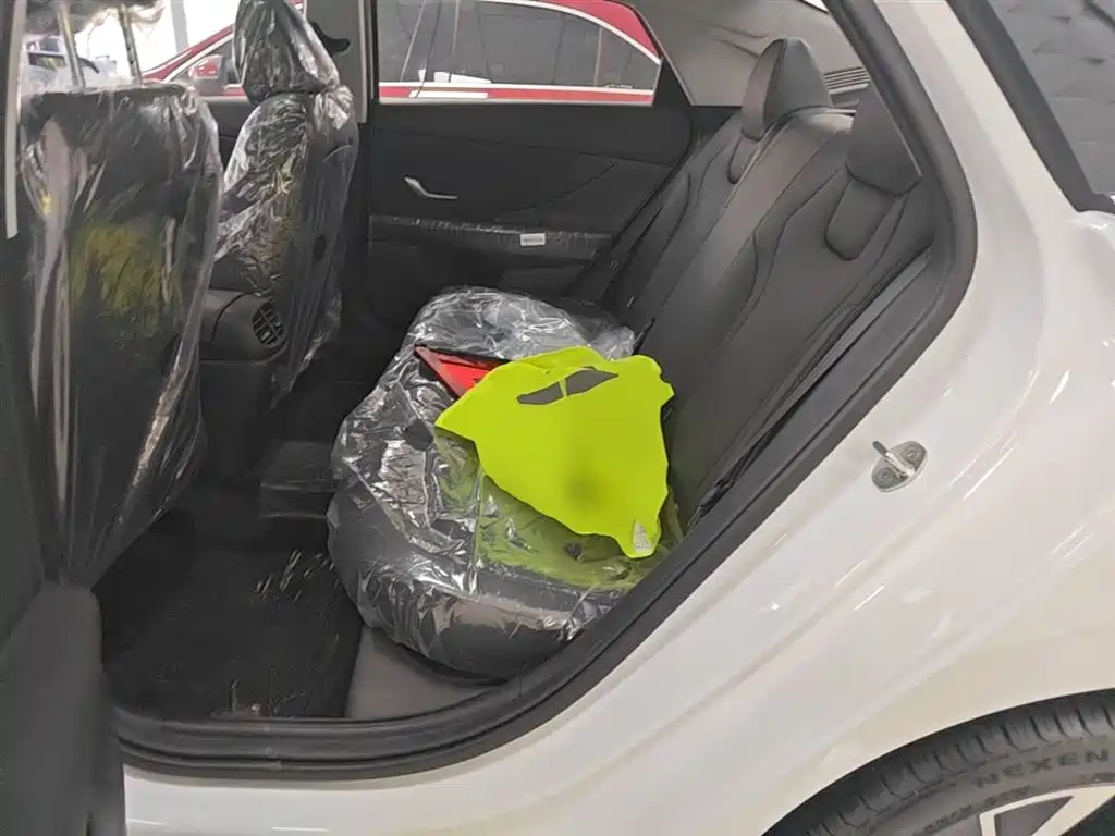 Hyundai Elantra 2023 1.5L CVT GLX Elite Edition фото 17