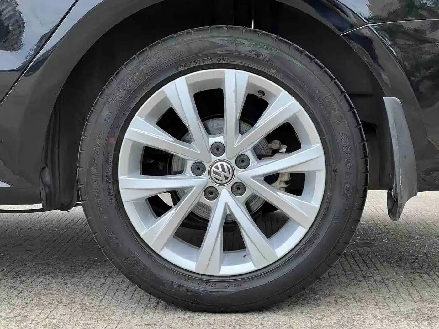 Volkswagen Lavida 2015 1.6L Automatic Comfort Edition фото 25