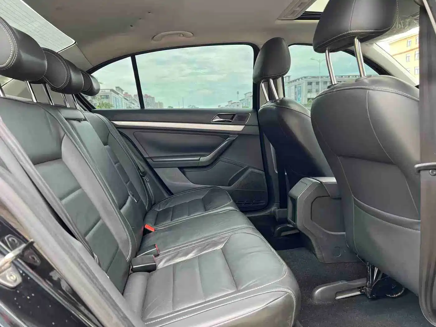 Volkswagen Lavida 2015 1.6L Automatic Comfort Edition фото 14