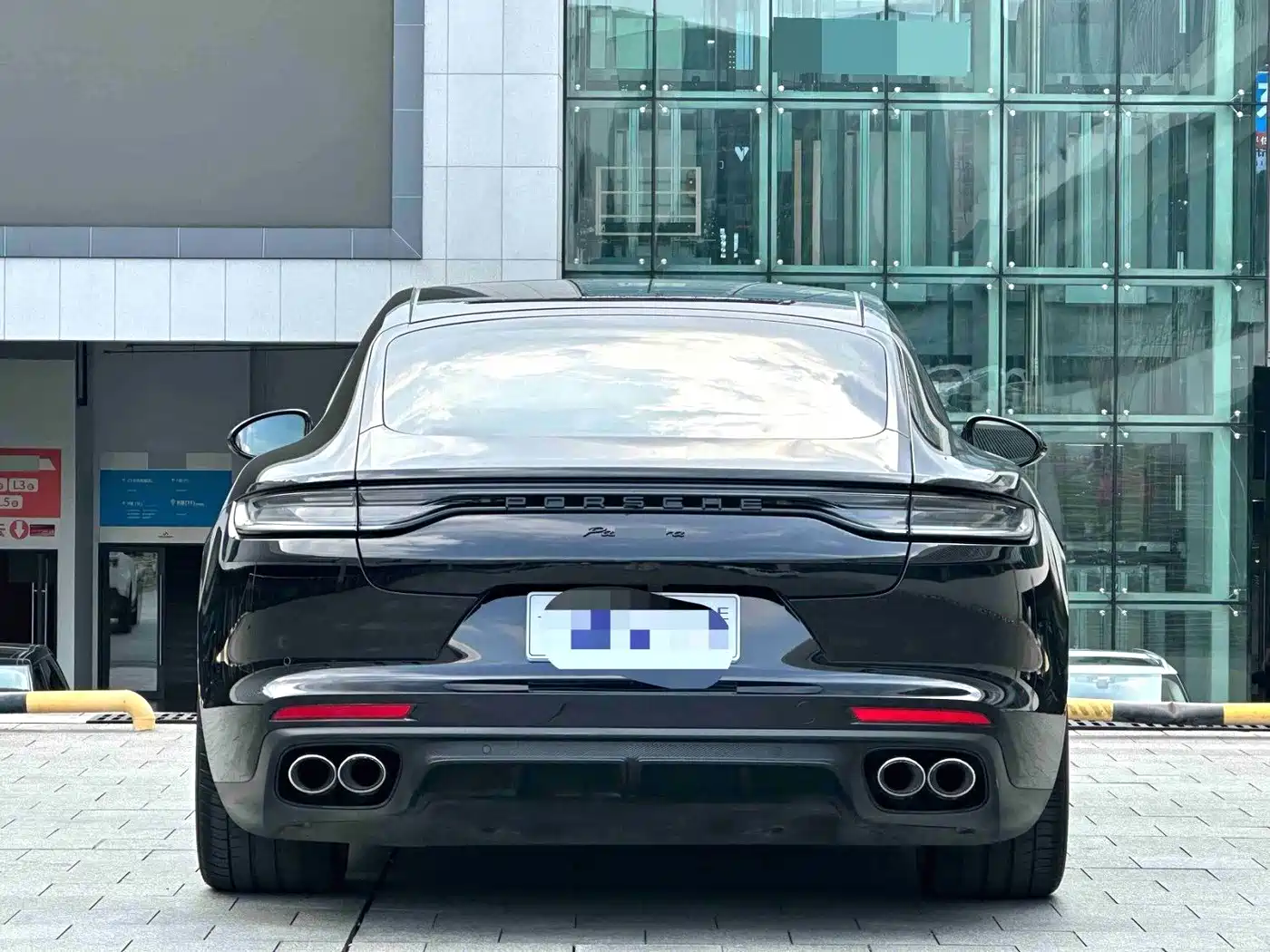 Photo 5 - Porsche Panamera
