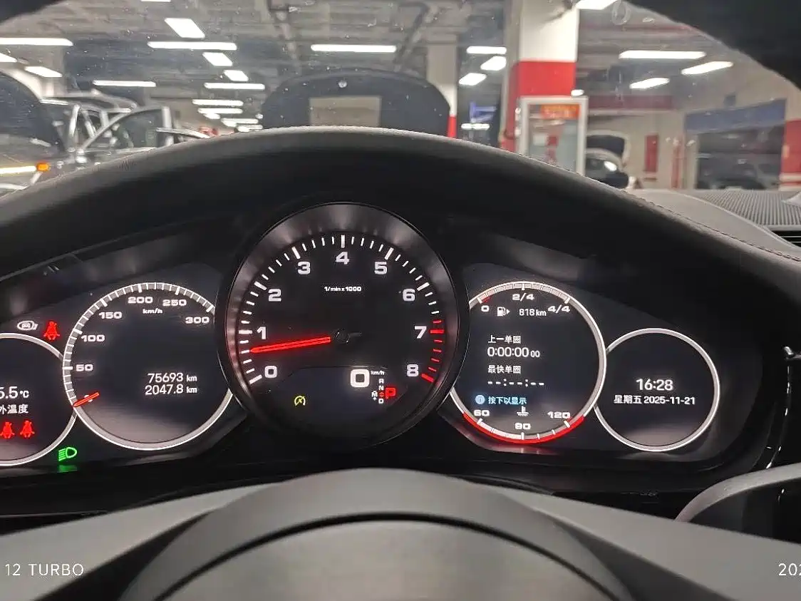 Photo 14 - Porsche Panamera