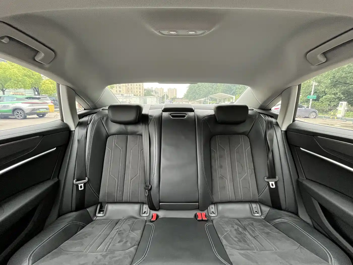 Audi A7L 2024 45TFSI S-line Dream Edition Crystal Package фото 16