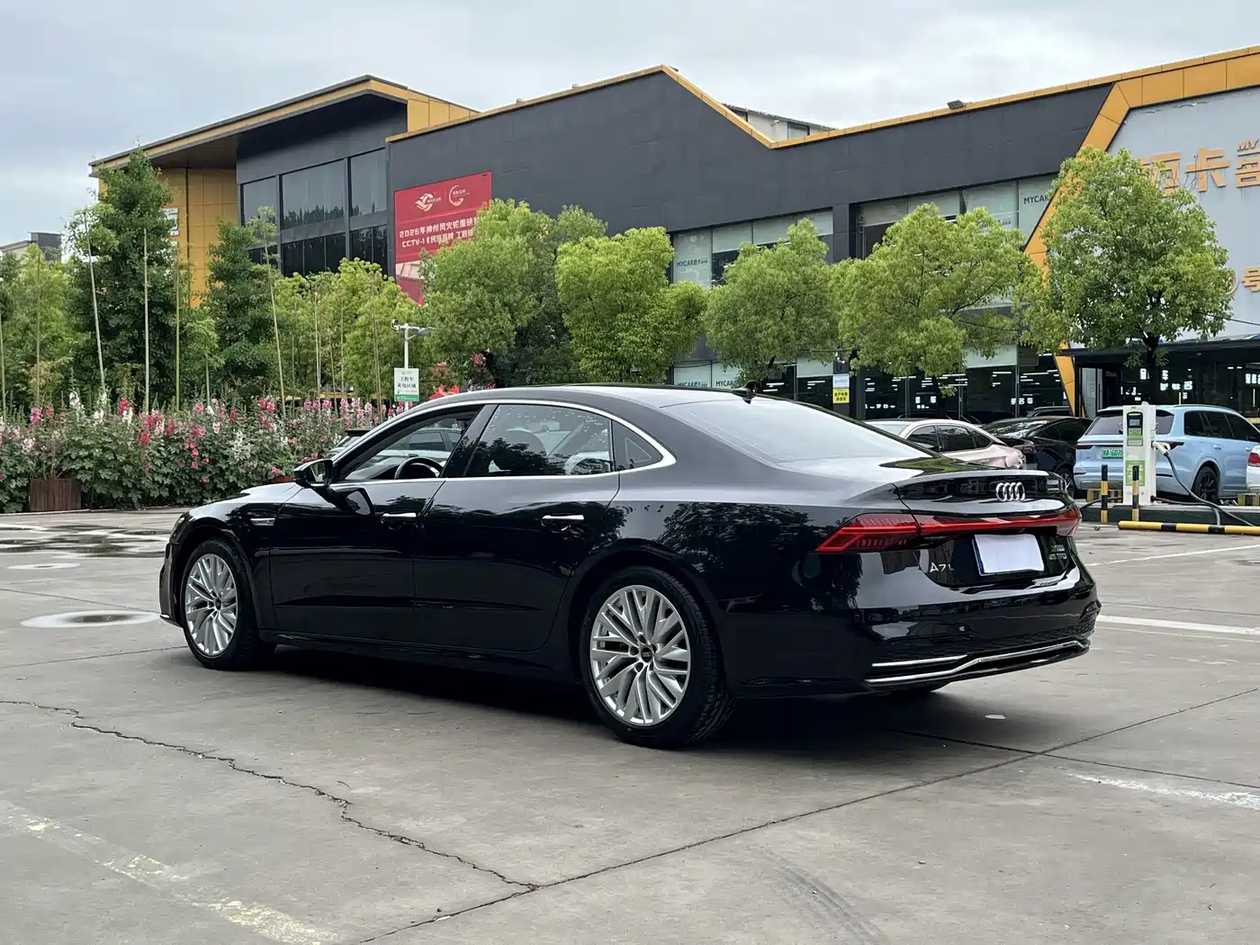 Audi A7L 2024 45TFSI S-line Dream Edition Crystal Package фото 2