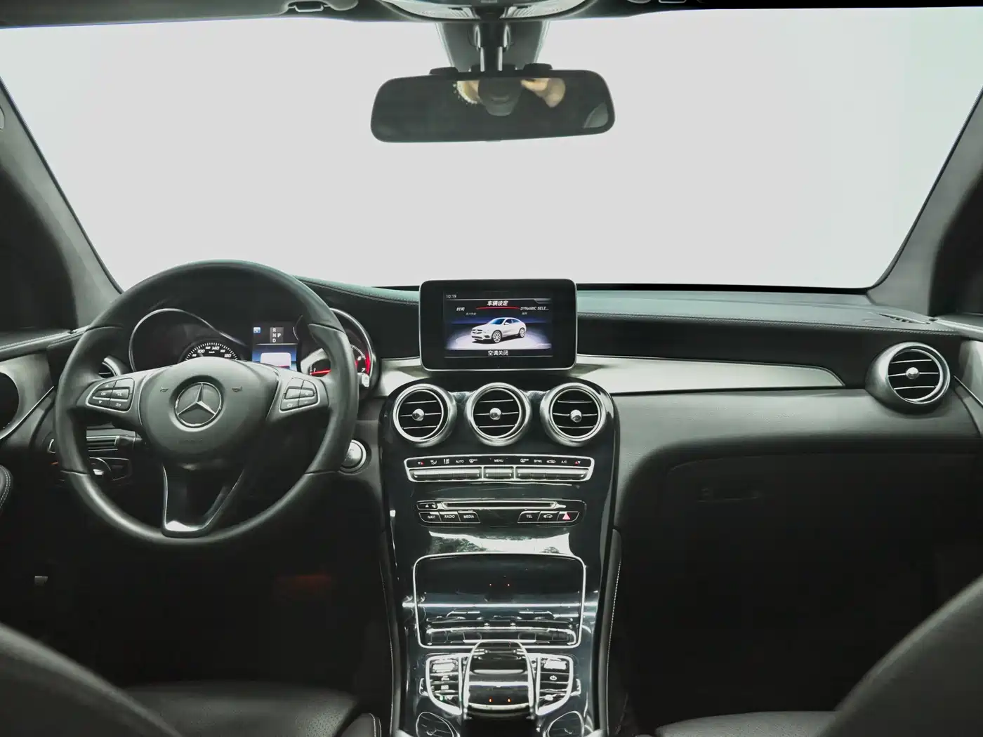 Mercedes-Benz GLC Coupe 2019 GLC 200 4MATIC Coupe SUV фото 9