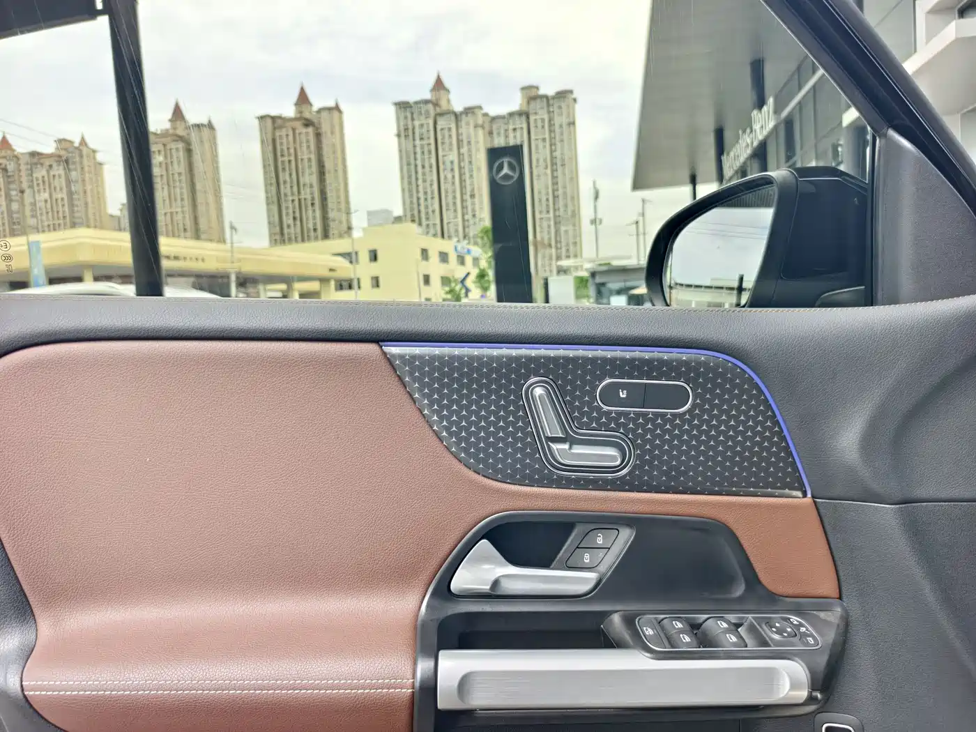 Mercedes-Benz GLB 2025 Model GLB 220 Fashion Style фото 12