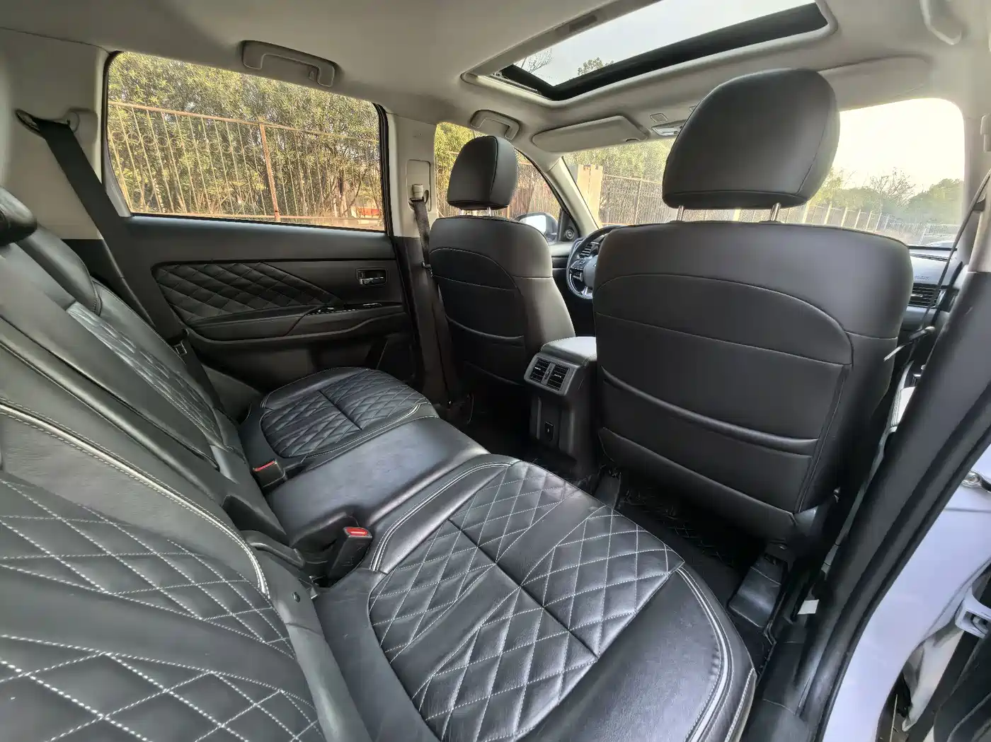 Mitsubishi Outlander 2020 2.4L 4WD Luxury 5-seater фото 24