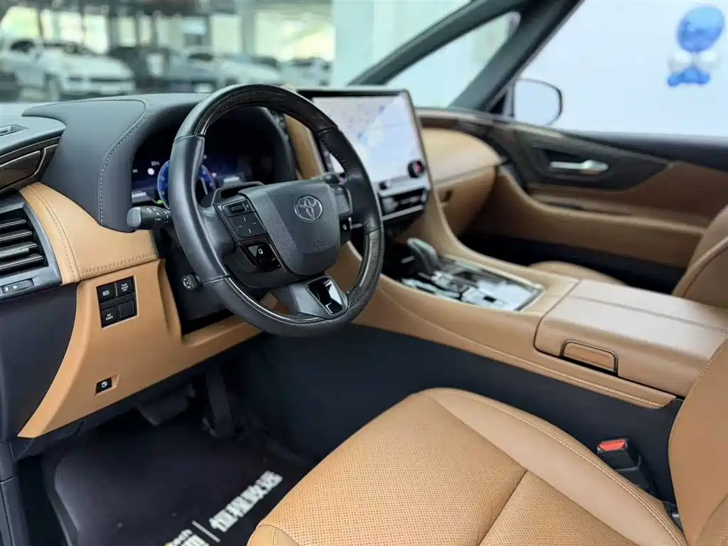 Toyota Alphard 2024 Hybrid 2.5L Ultimate Enjoyment Edition фото 5