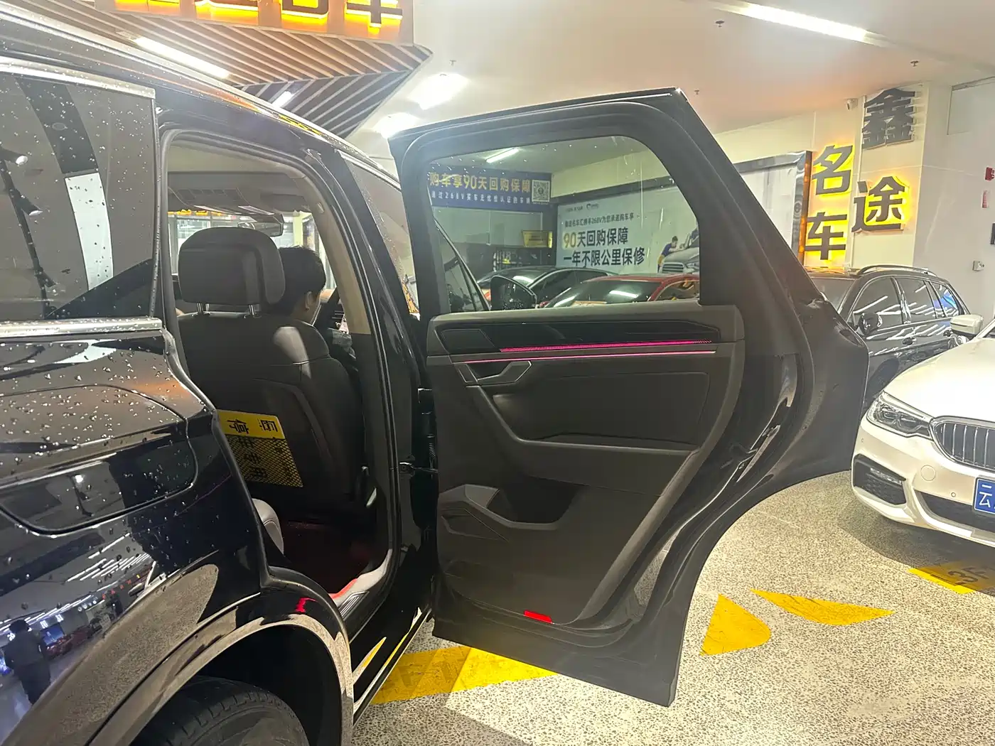 Volkswagen Touareg 2019 3.0TSI Sharp Edge Edition China VI фото 5