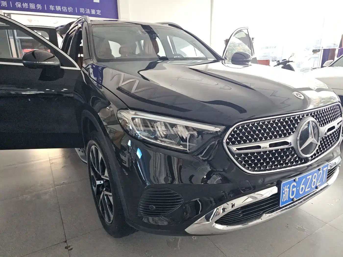 صورة 3 - Mercedes-Benz GLC