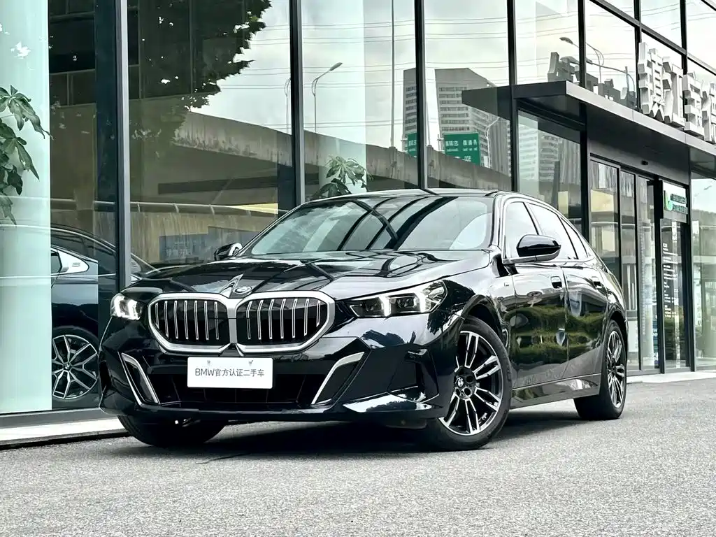 Photo 1 - BMW 5 Series