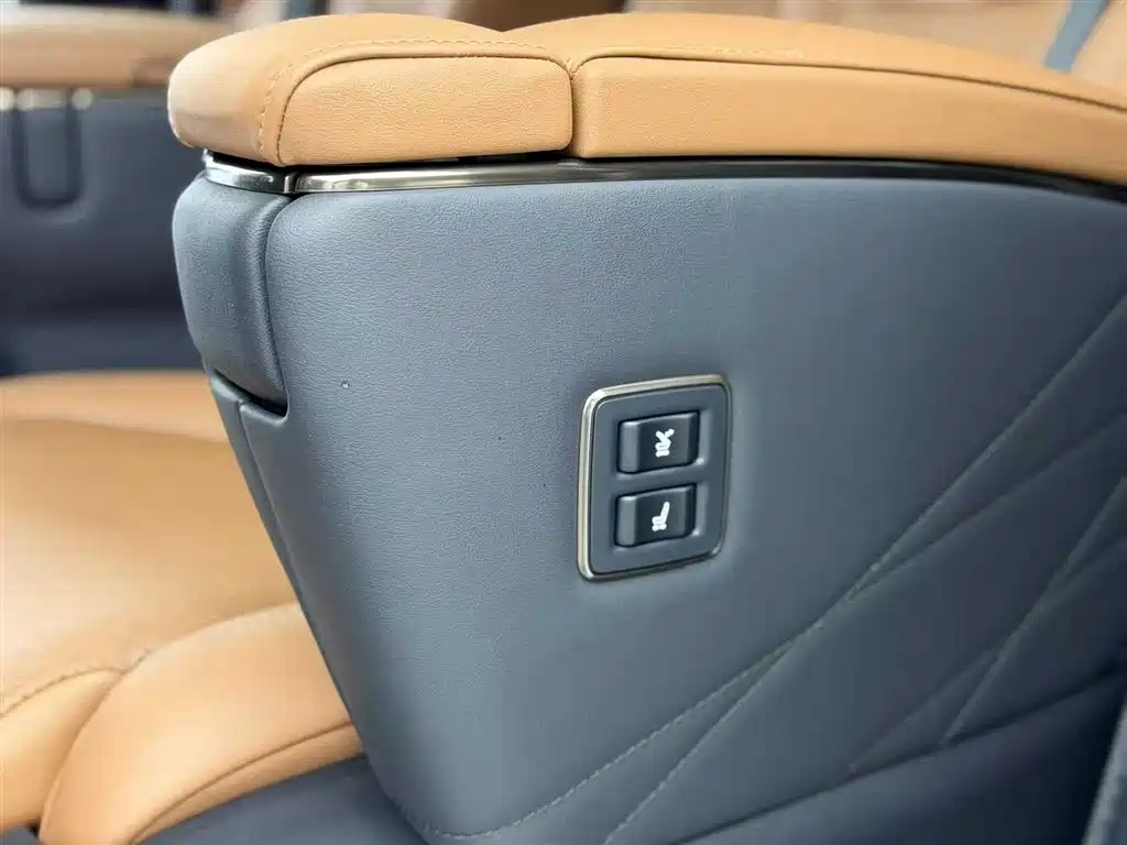 Toyota Alphard 2024 Hybrid 2.5L Ultimate Enjoyment Edition фото 30