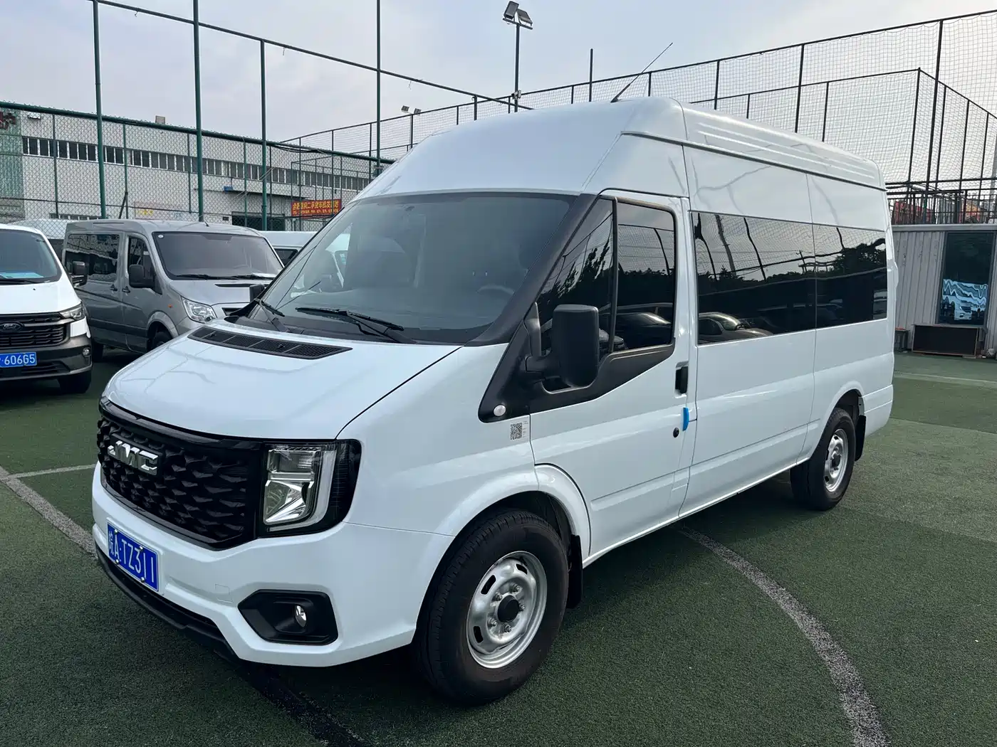 Jiangling JMC Fushun 2025 Model 2.0T 6MT Diesel Medium Wheelbase Medium-High Roof Commercial MPV 5/6 Seats