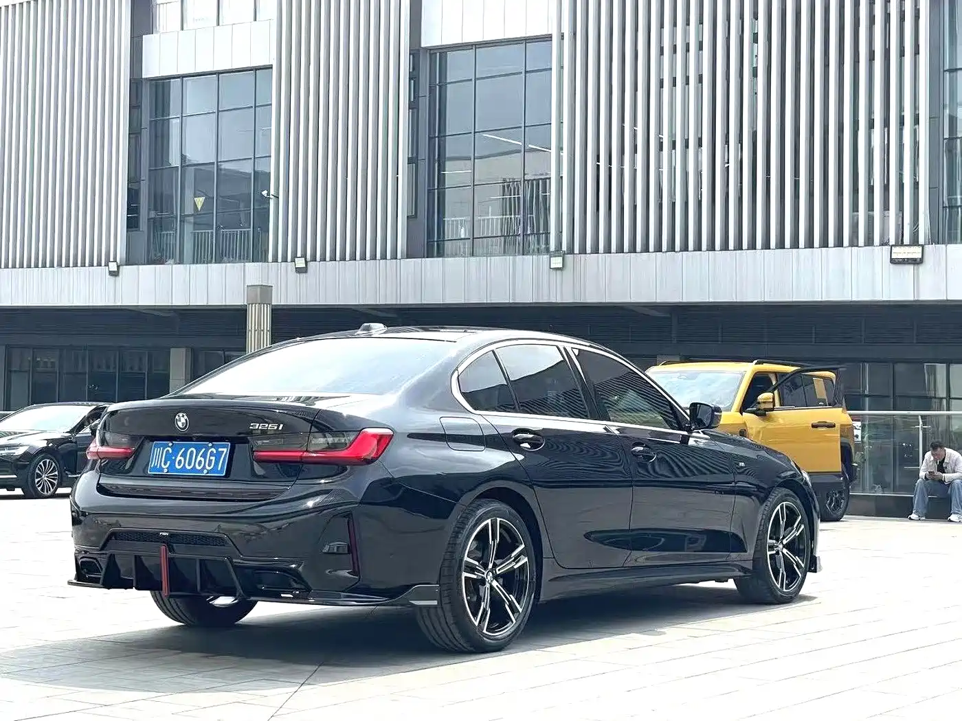 BMW 3 Series 2024 325i M Sport Package фото 8