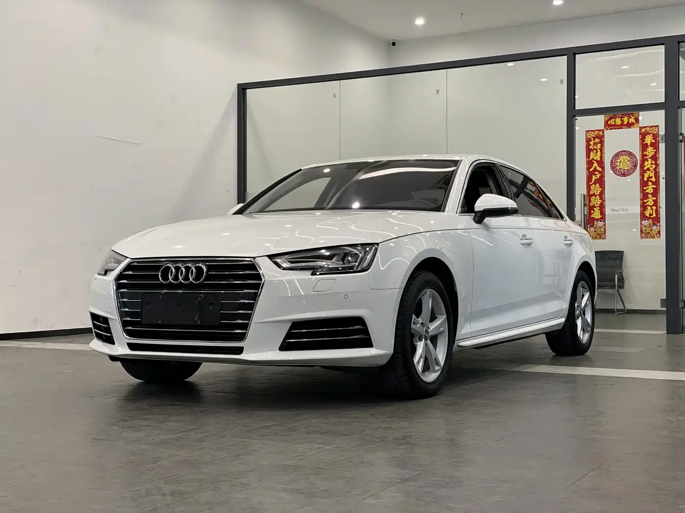 Фото 1 - Audi A4L