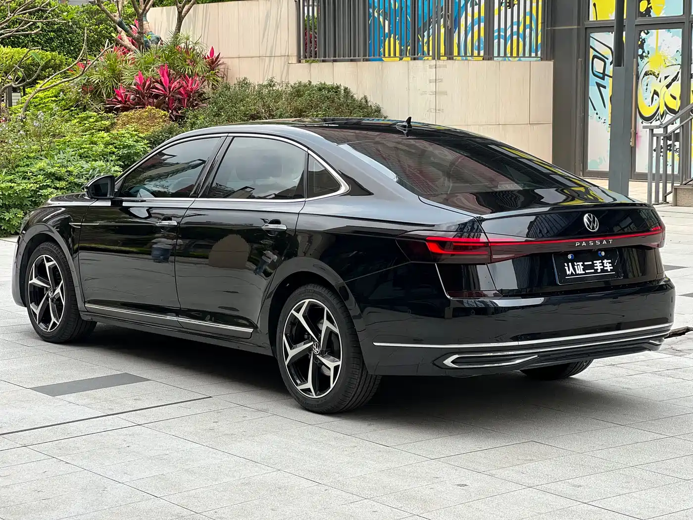 Volkswagen Passat 2023 330TSI Starlight Luxury Edition фото 4