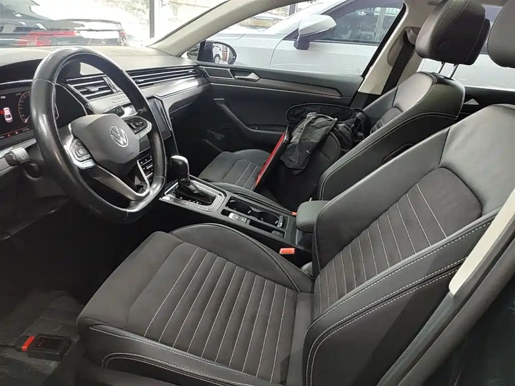 Volkswagen Magotan 2020 330TSI DSG Luxury фото 15