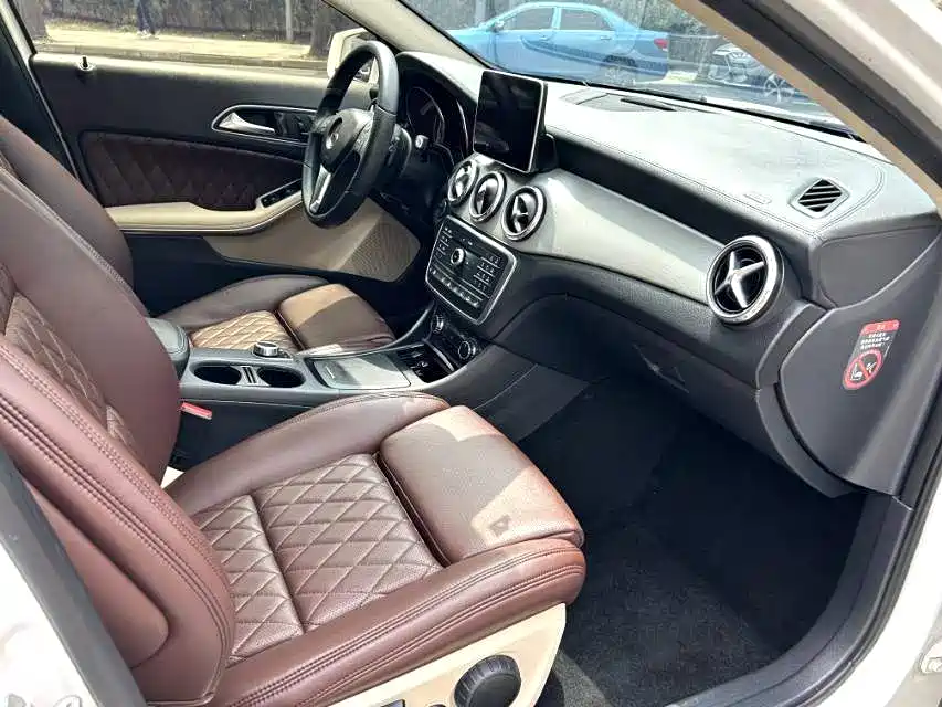 Mercedes-Benz GLA 2016 GLA 220 4MATIC Fashion фото 2