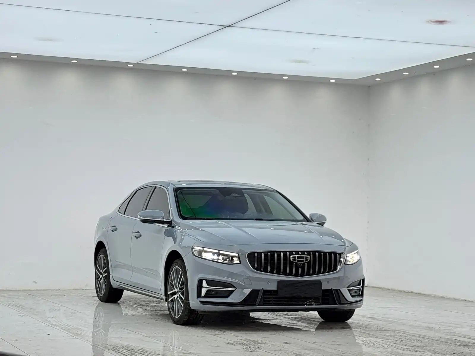 Фото 4 - Geely Preface