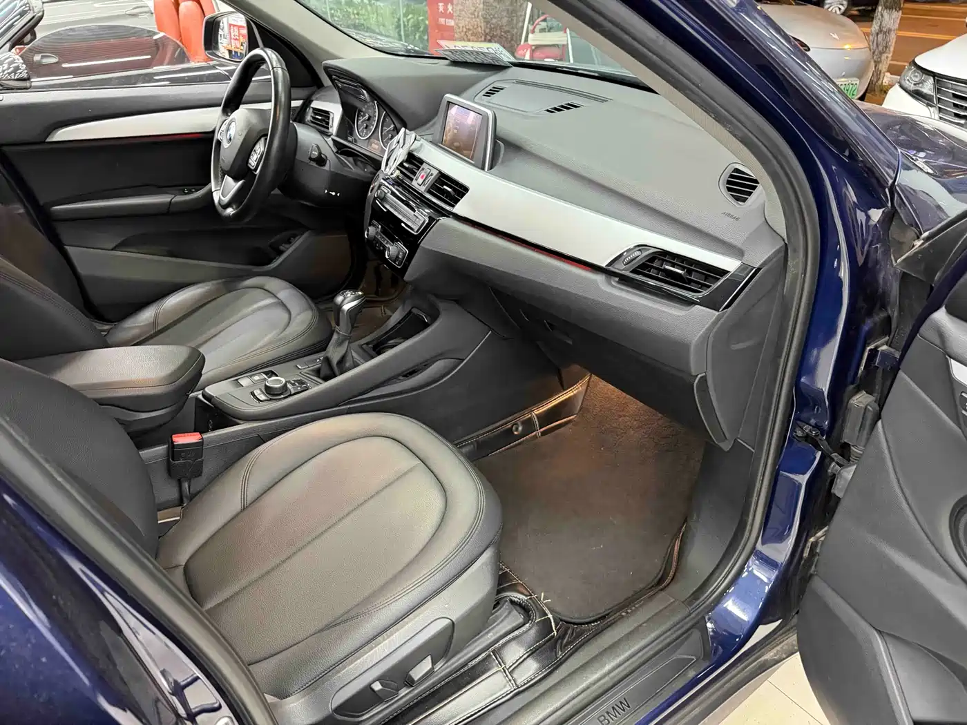 BMW X1 2016 sDrive18Li Premium Model фото 9
