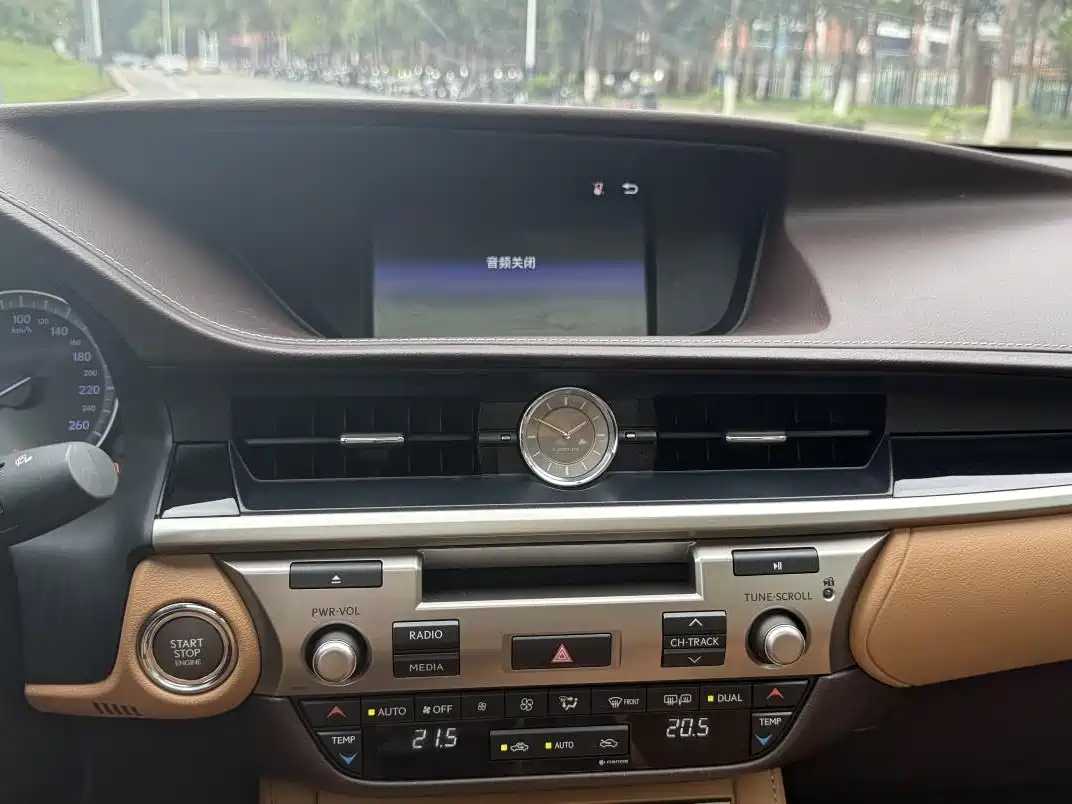 Lexus ES 2016 200 Midnight Special Limited Edition фото 14