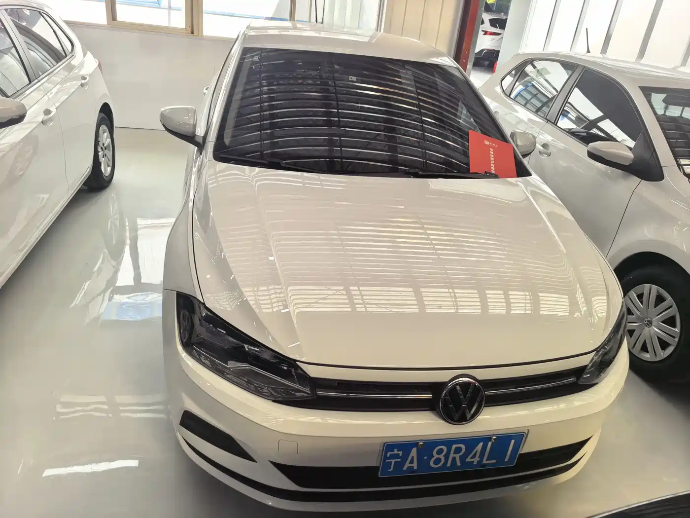 VOLKSWAGEN POLO