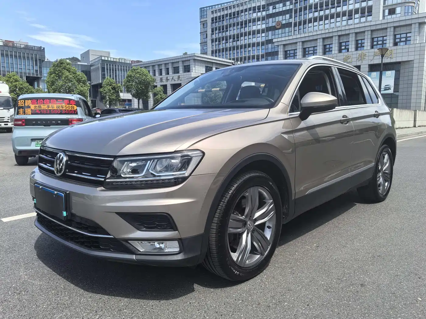 VOLKSWAGEN TIGUAN