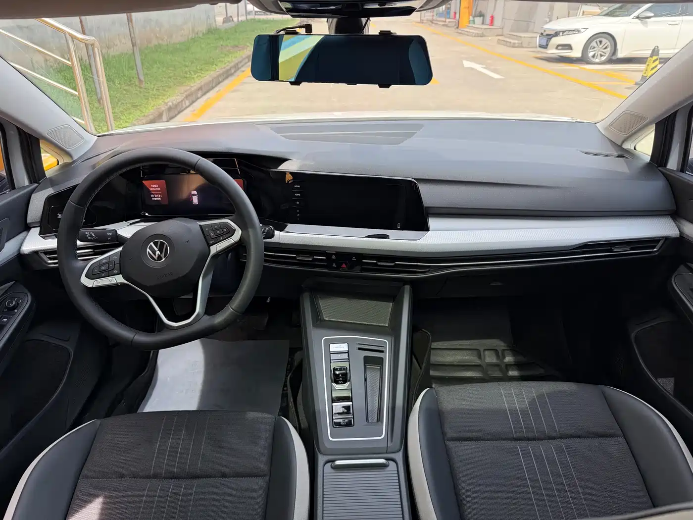 Volkswagen Golf 2023 Facelift 280TSI DSG Pro фото 5