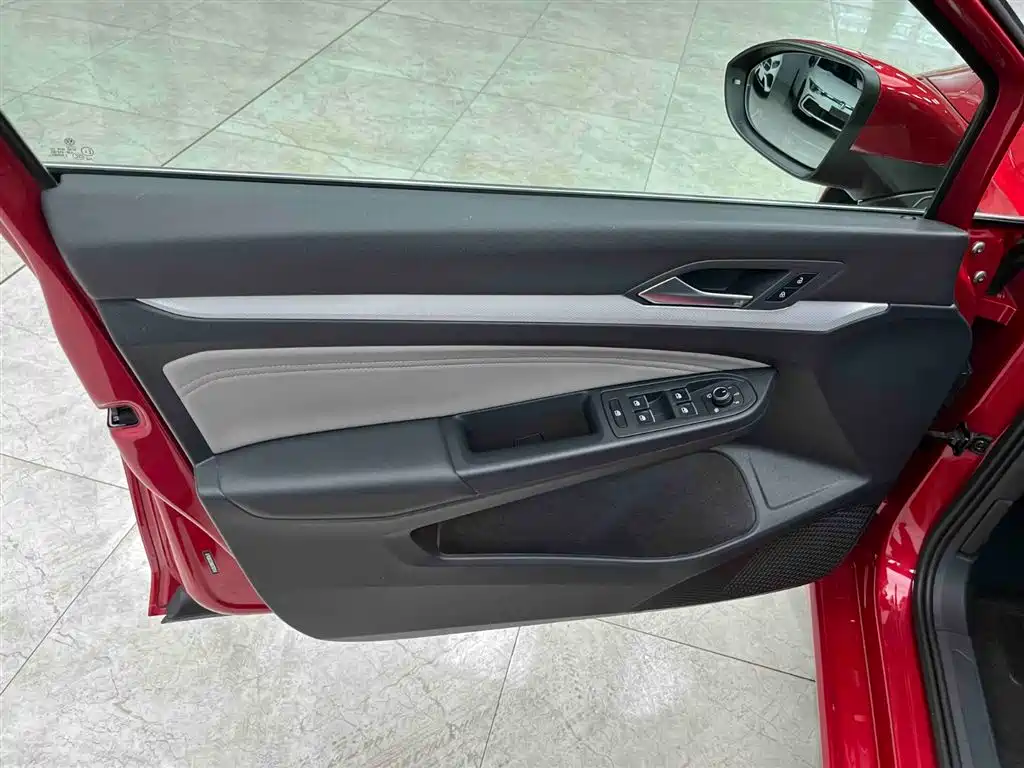 Volkswagen Golf 2021 280TSI DSG 30th Anniversary Edition фото 10