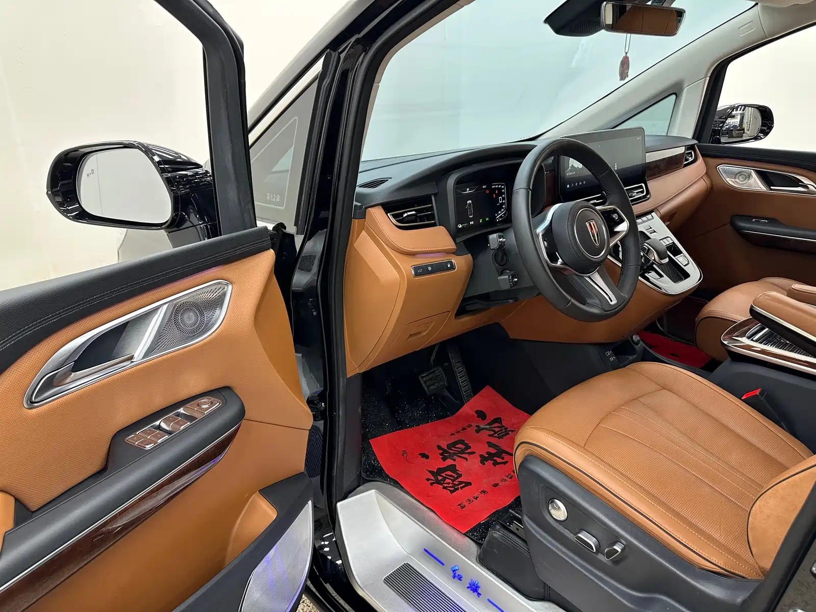 Фото 14 - Hongqi HQ9 PHEV