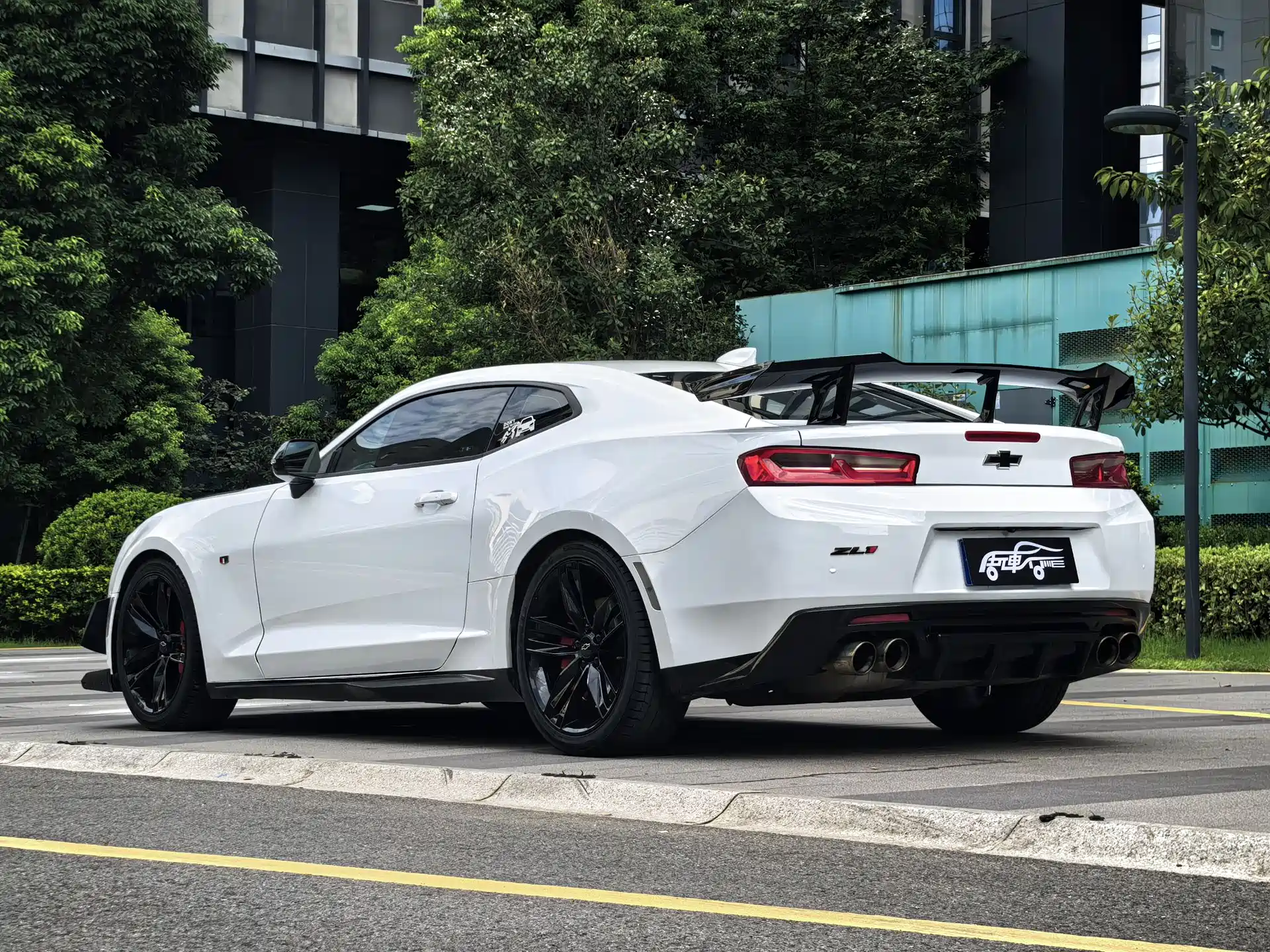 Photo 18 - Chevrolet Camaro