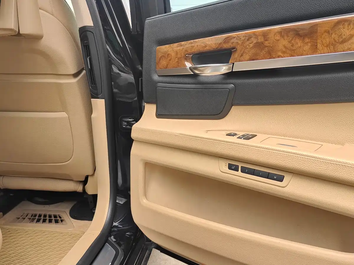 BMW 7 Series 2009 740Li Luxury фото 7