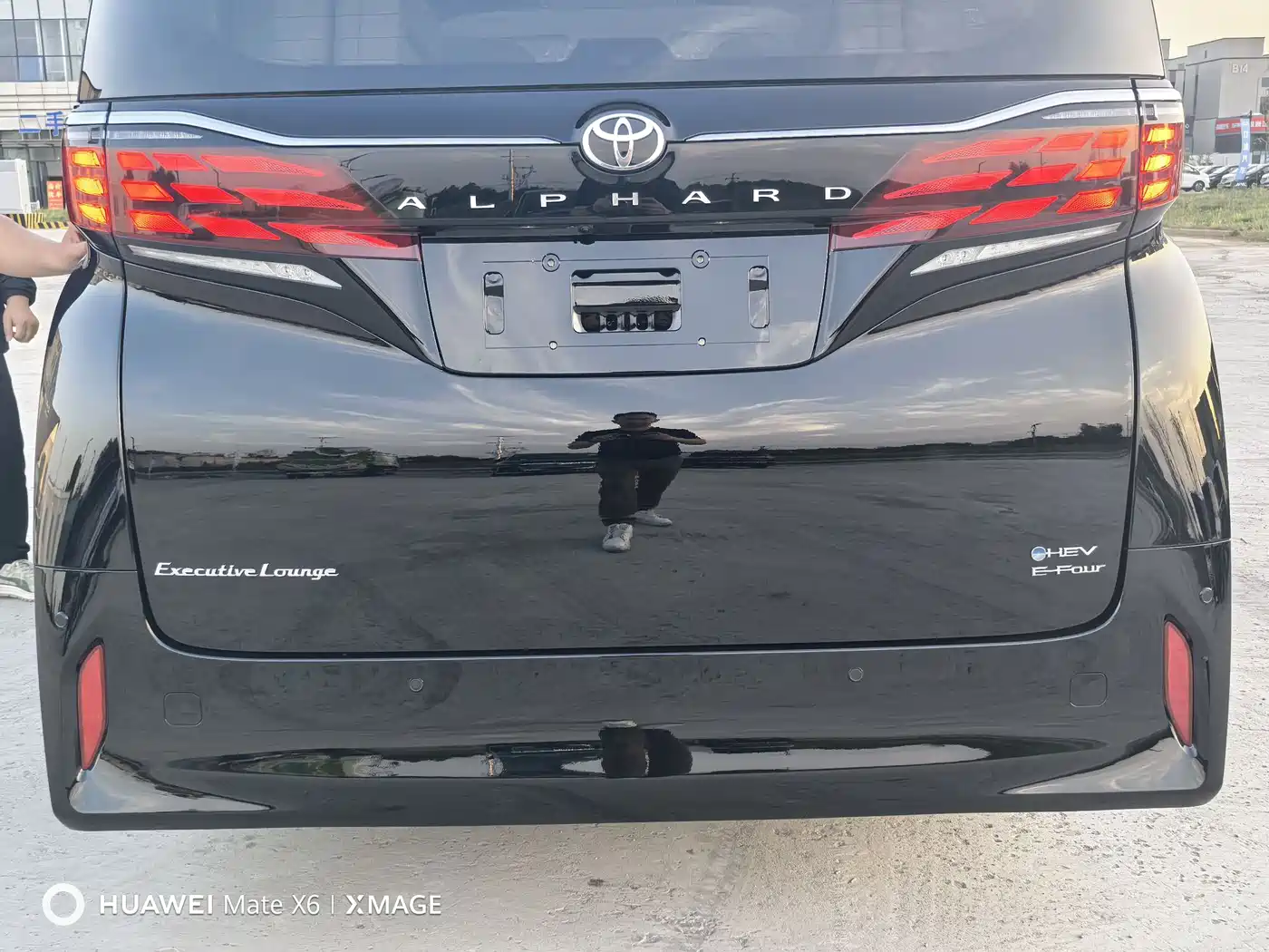 Toyota Alphard 2024 Hybrid 2.5L Ultimate Enjoyment Edition фото 9