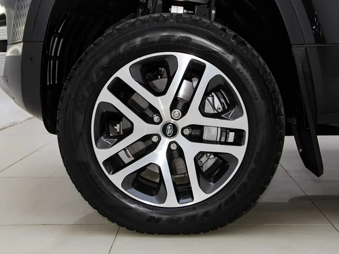 Land Rover Defender 2025 110 3.0T P400 Dark Special Edition фото 8