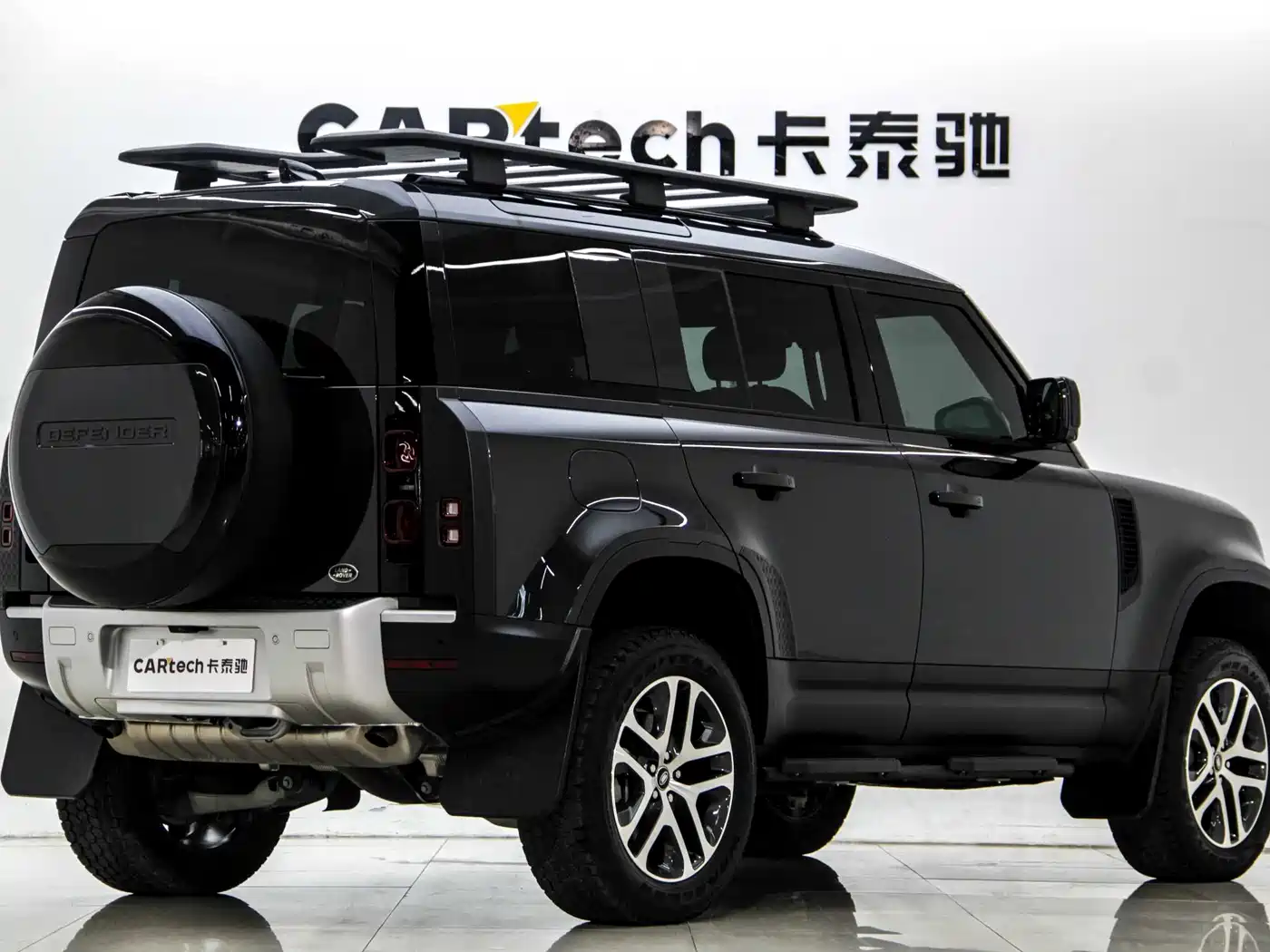 Land Rover Defender 2025 110 3.0T P400 Dark Special Edition фото 10