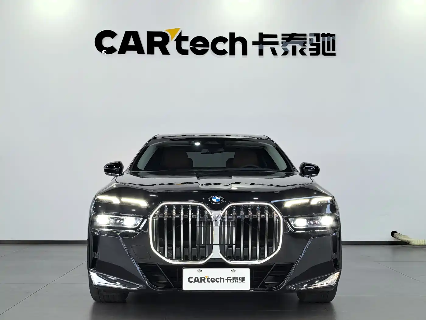 BMW 7 Series 2023 Model 735Li M Sport Package фото 2
