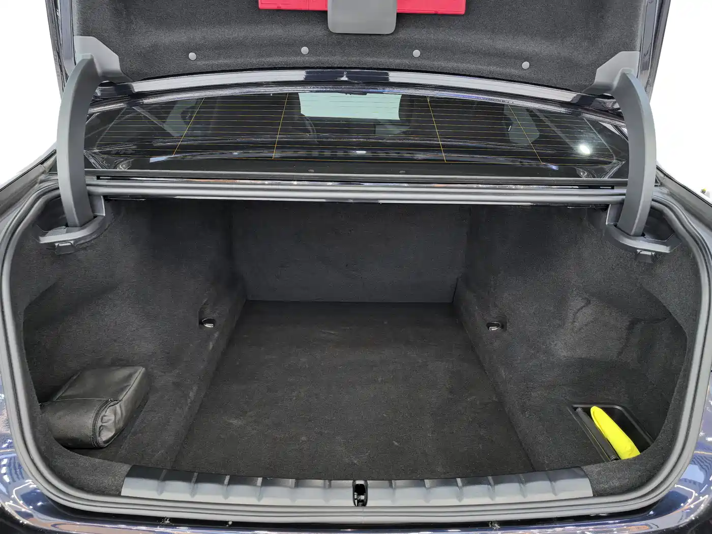 BMW 7 Series 2023 Model 735Li M Sport Package фото 26