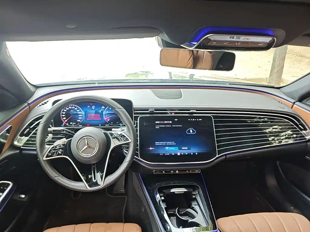Photo 10 - Mercedes-Benz E-Class