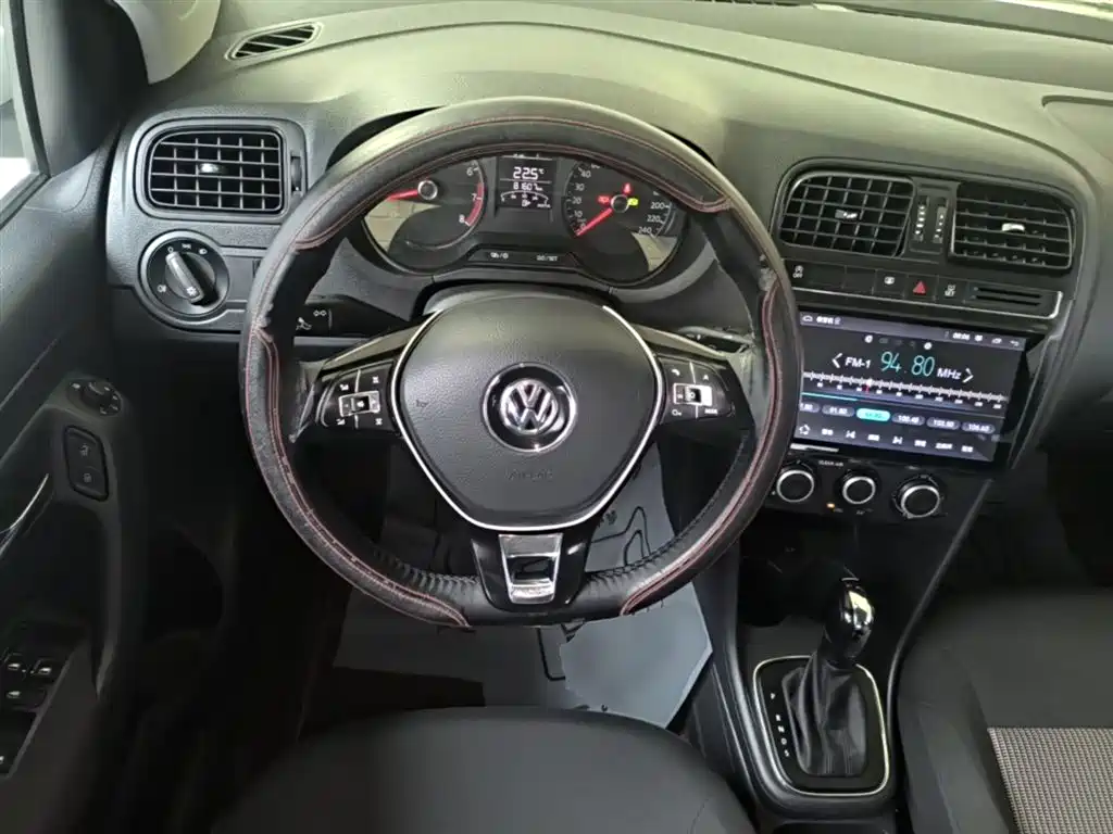 Volkswagen Polo 2018 1.5L Auto Safe Drive фото 11