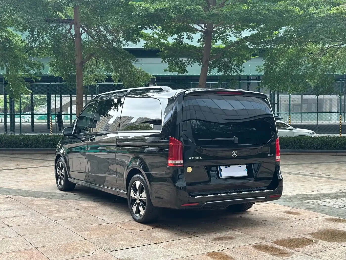 Mercedes-Benz V-Class 2020 Model V 260 L Long Wheelbase Luxury фото 22