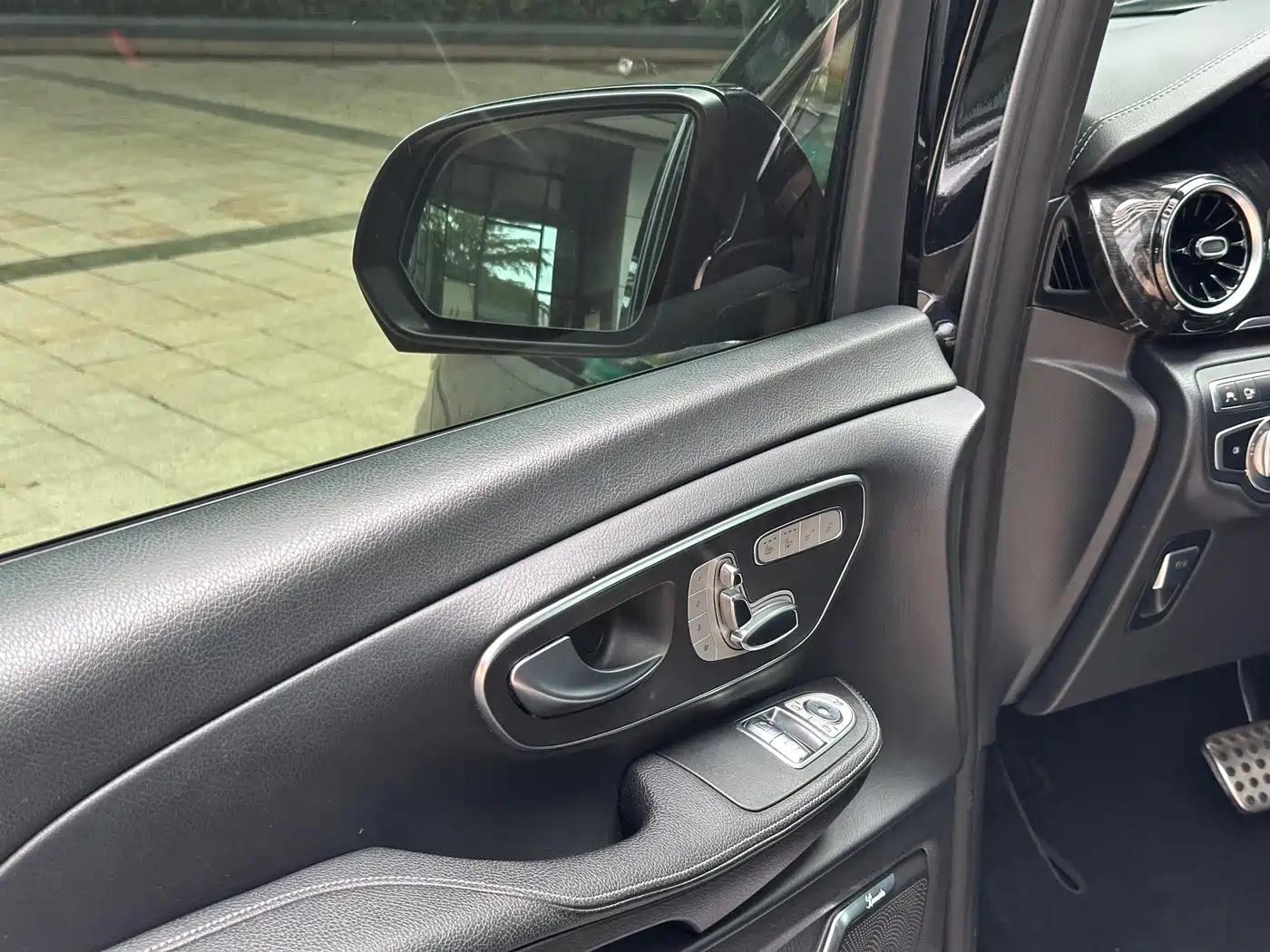 Mercedes-Benz V-Class 2020 Model V 260 L Long Wheelbase Luxury фото 11
