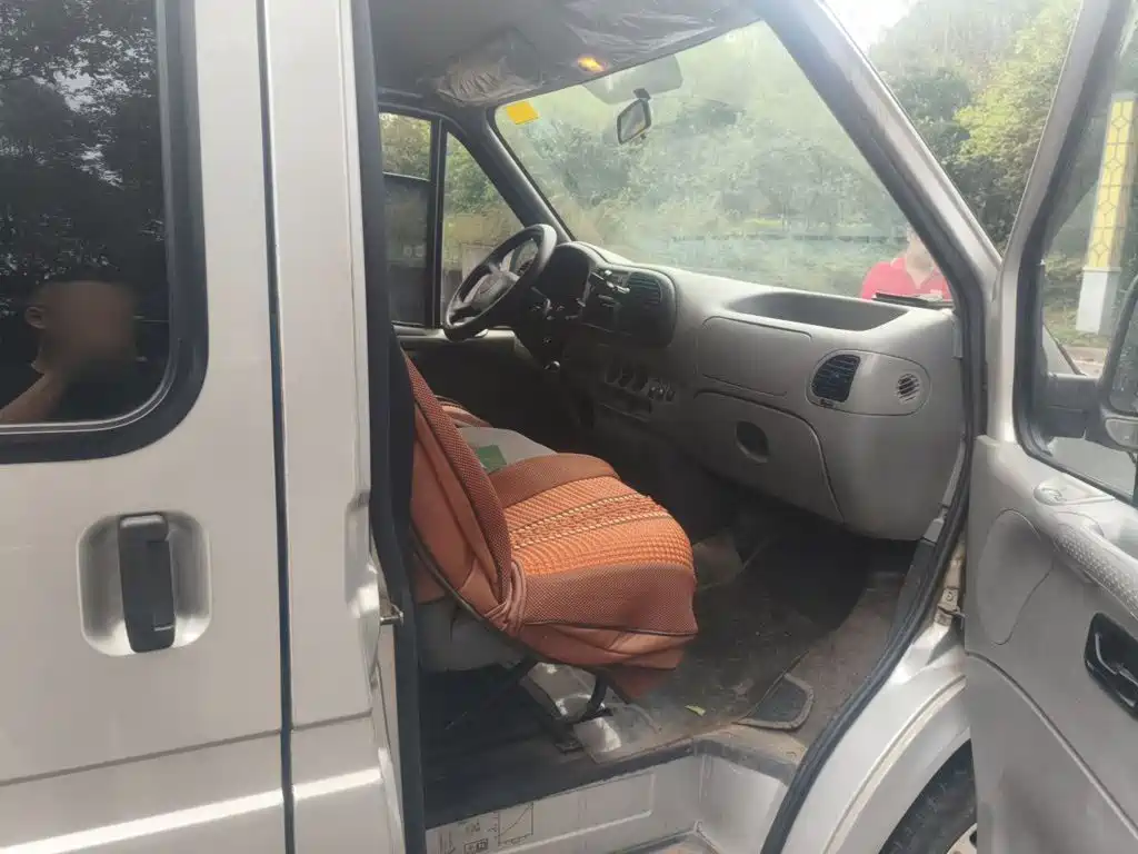 Ford Classic Transit 2016 2015 2.8T Diesel Short Wheelbase 6-Seater Mid-Roof MPV JX493ZLQ4