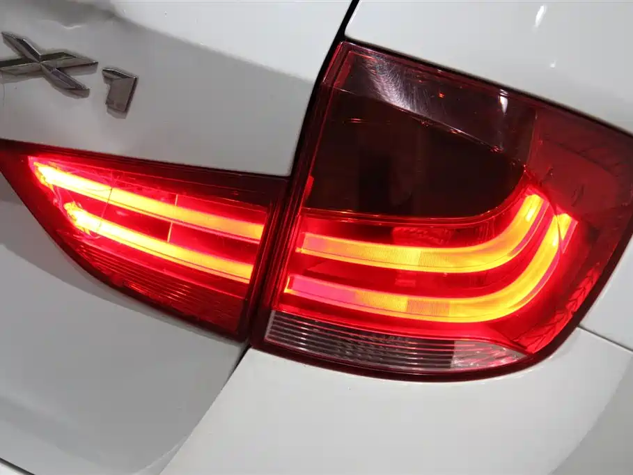 BMW X1 (Import) 2012 sDrive18i Luxury фото 8