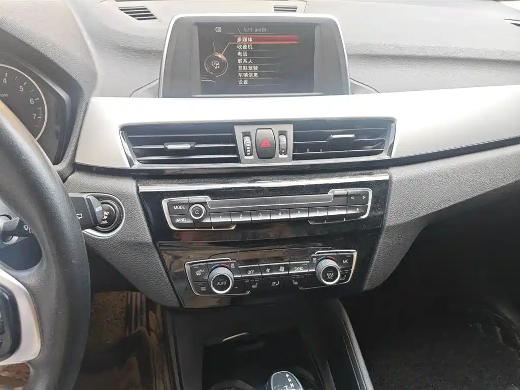 BMW X1 2016 sDrive18Li Premium Model фото 9