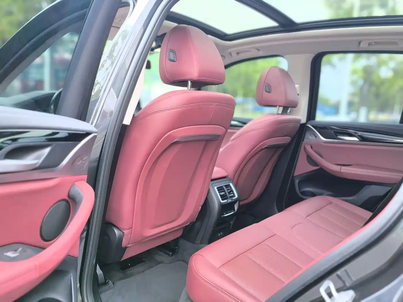 BMW iX3 2022 Leading Edition фото 10