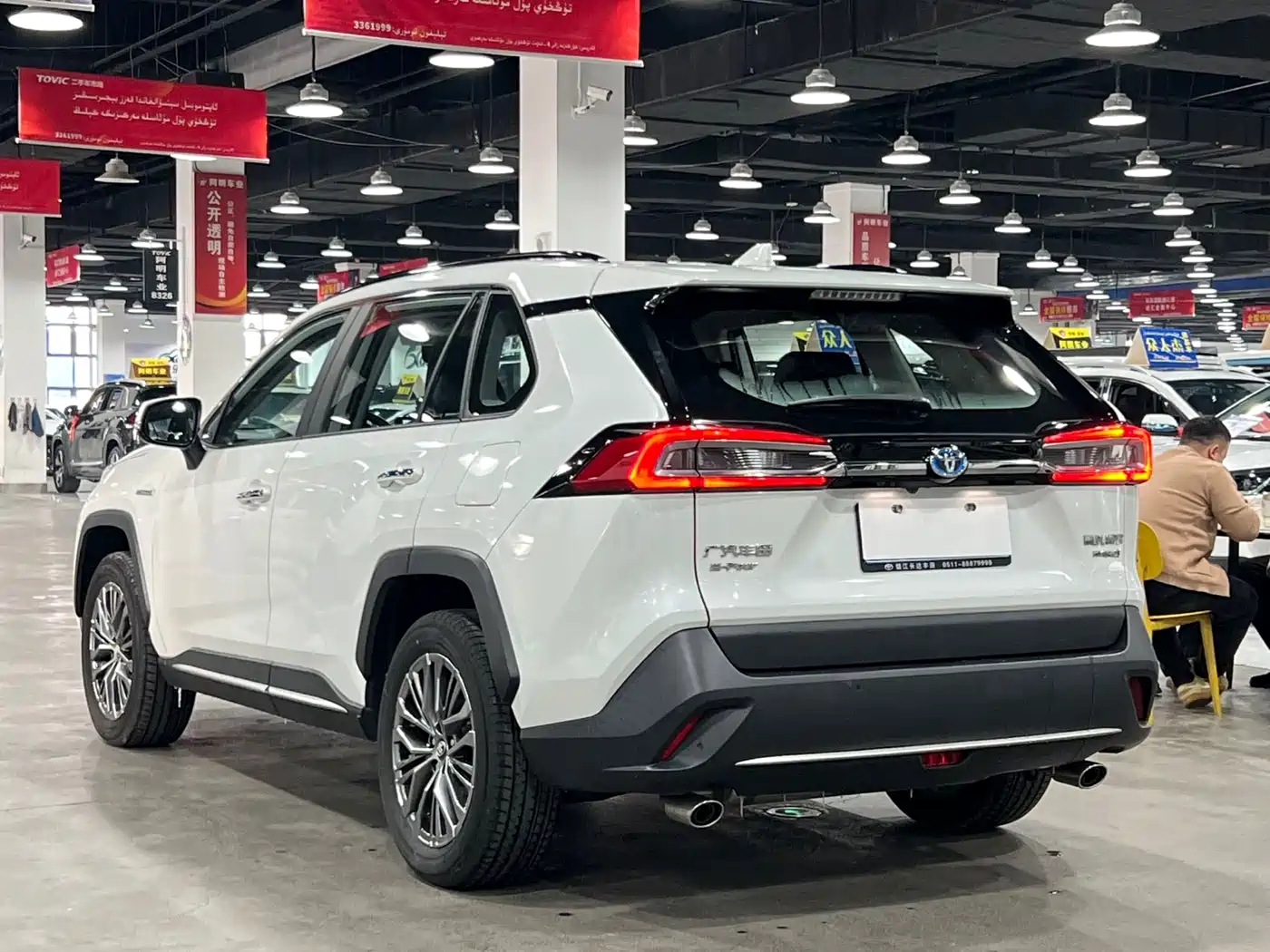 Toyota Wildlander 2023 Hybrid 2.5L E-CVT AWD Premium Edition фото 5